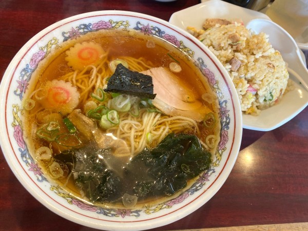 「ラーメン 390円 ＋ チャーハン 510円」@中華たわらやの写真