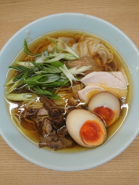 「笠岡らーめん 醤油 ワンタン 味玉」@笠岡らーめん TAKETONBOの写真