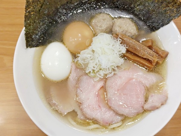 「全部のせ塩らーめん（燻製たまご）＋塩たまご」@しののめヌードルの写真