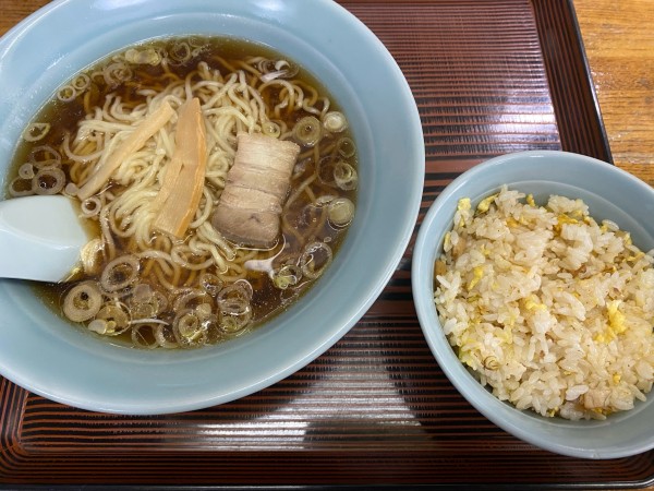 「ラーメン・半チャーハン　750円」@チャイナハウス亜寿多の写真