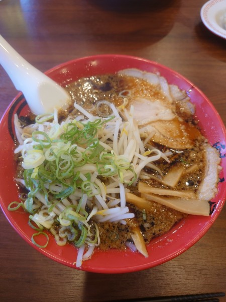 「漆黒醤油らーめん」@魁力屋 所沢小手指店の写真