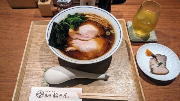 「焼豚中華そば（醤油）（1,380円）」@日本橋室町 焼豚 福の屋の写真