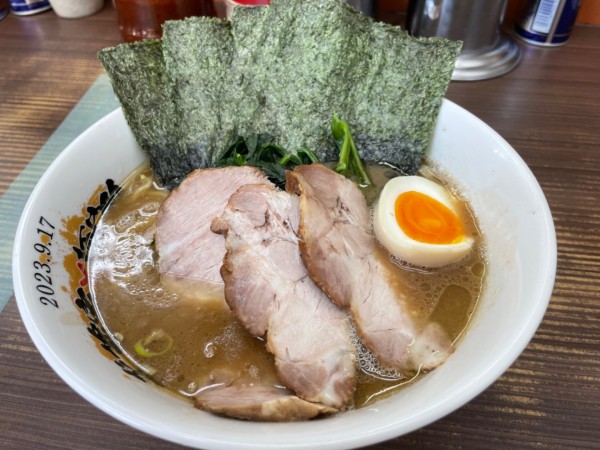 「特製らーめん並」@横浜家系らーめん 武蔵家 川口店の写真