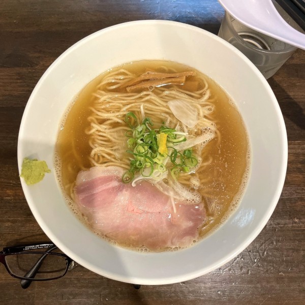 「鯵煮干の塩そば」@町田汁場 しおらーめん進化 町田駅前店の写真