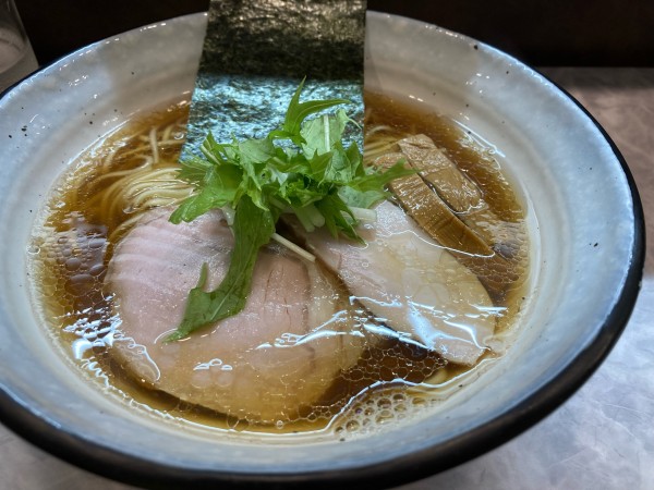 「白醤油らーめん」@麺響万蕾の写真