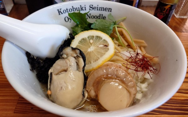 「広島県産大粒牡蠣と帆立の冷やし混ぜそば(限定)」@中華そば よしかわの写真