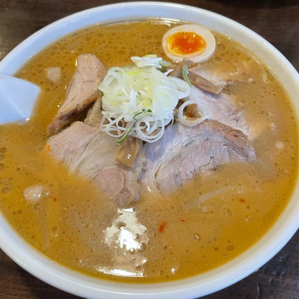 「みそチャーシュー 1230円 半麺 -140円」@手打ちらーめん 麺之介の写真
