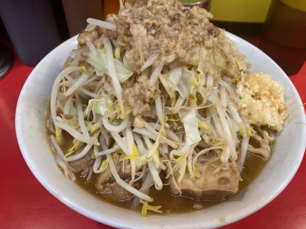 「豚らーめん(ヤサイニンニクカラメ、アブラマシマシ)¥960」@豚ラーメン 板橋駅前店の写真