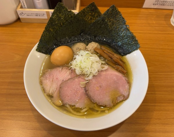 「全部のせ塩らーめん（燻製たまご）」@しののめヌードルの写真