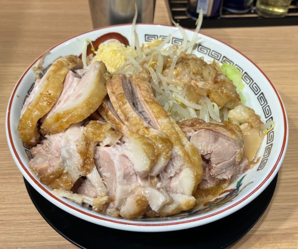 「ミニぶたダブルラーメンニンニクアブラ」@豚山 池袋西口店の写真