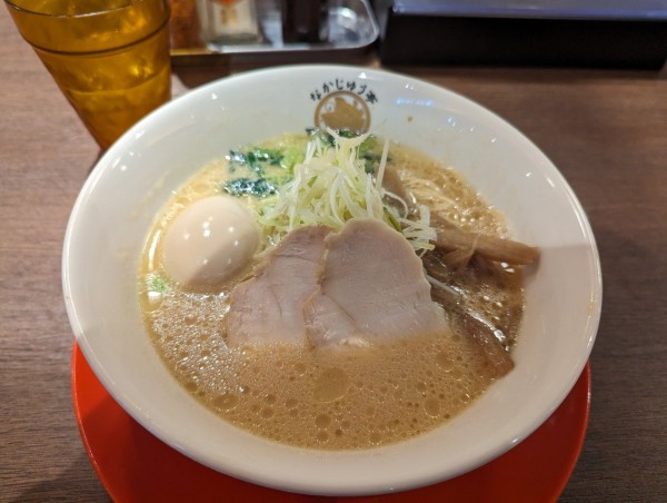 「味玉鶏白湯麺980円」@らーめんや なかじゅう亭 高崎オーパ店の写真
