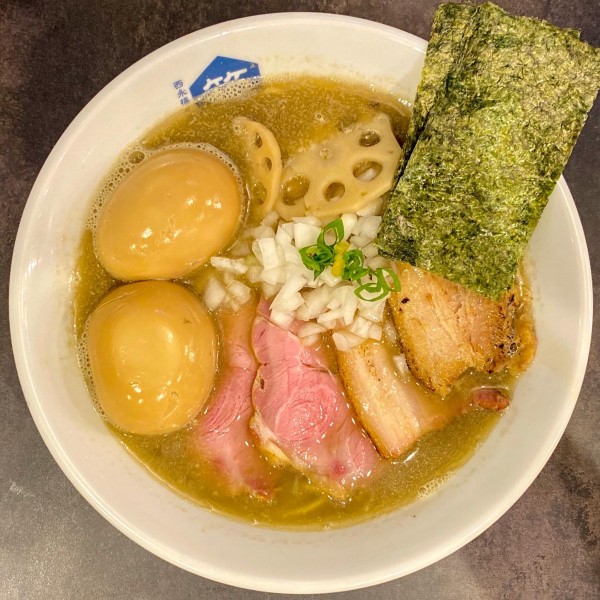 「特製煮干らーめん ¥1,300 味玉 ¥0（クーポン）」@西永福の煮干箱の写真