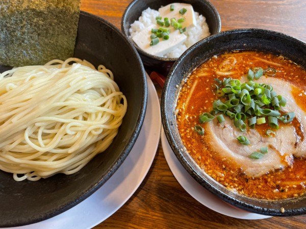 「期間限定：赤丸つけ麺・辛増し970円」@完熟らーめん本丸 二本松店の写真