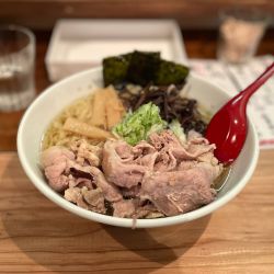 青豚そば¥780、大盛り無料、豚チャーシュー¥220