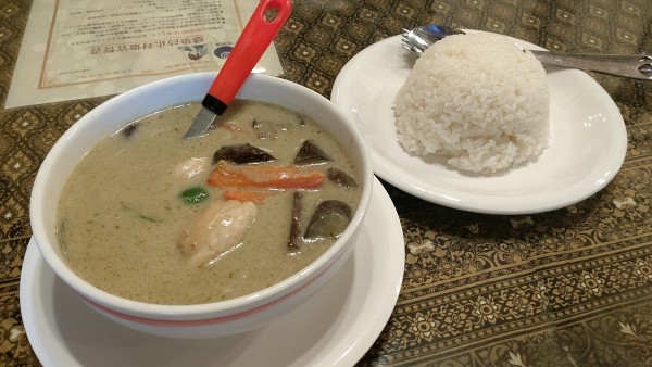 「鶏肉のグリーンカレー　1,150円」@ルアンカーオの写真