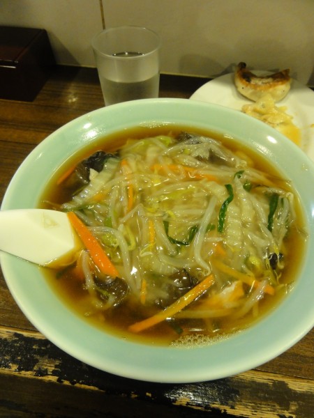 「サンマー麺550円 餃子330円」@龍味 横浜トーヨー街店の写真