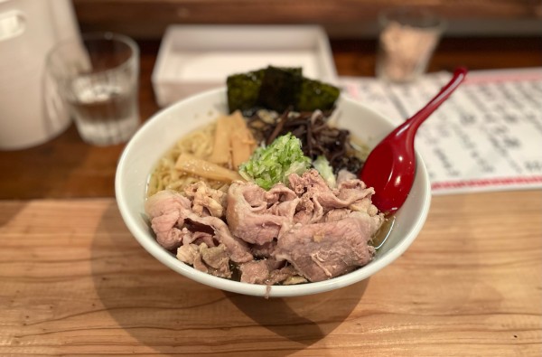 「青豚そば¥780、大盛り無料、豚チャーシュー¥220」@三文の徳の写真