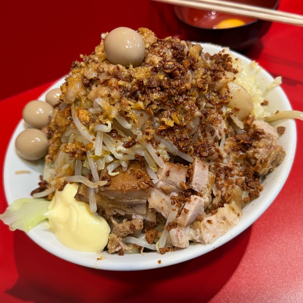 「冷やし中華＋うずら　『コール』ニンニク多め、全部」@麺屋HEROの写真