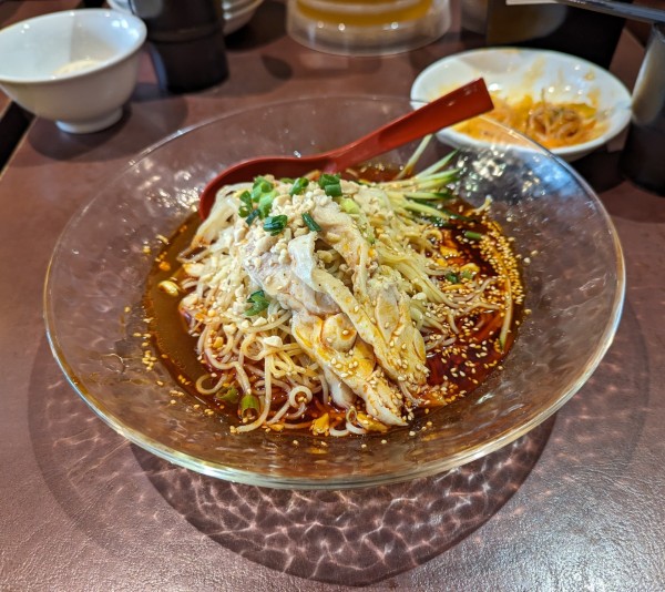 「冷やしよだれ鶏まぜそば」@陳家私菜 新宿店の写真
