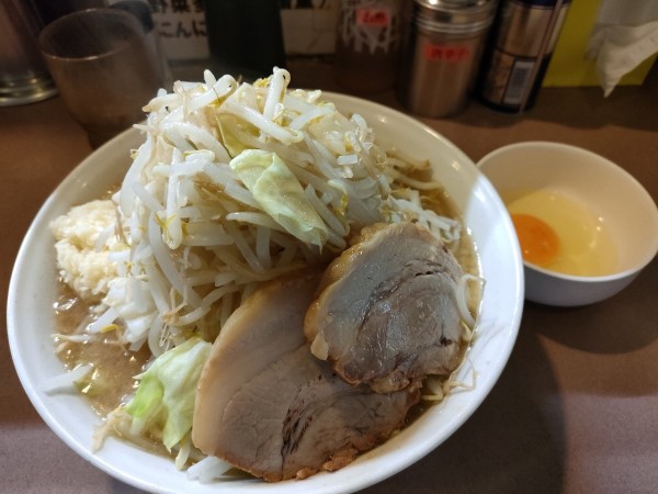 「大ラーメン　生卵」@ラーメン どんの写真