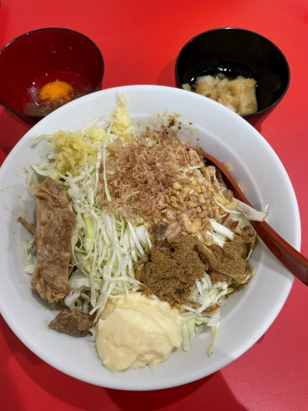 「冷やしごままぜそば」@ラーメン ノックアウトの写真