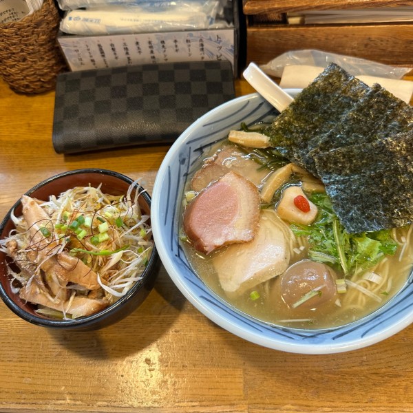 「特選塩ラーメン大盛+ネギチャーシュー丼　¥1,100+390」@らーめん しおの風 本店の写真