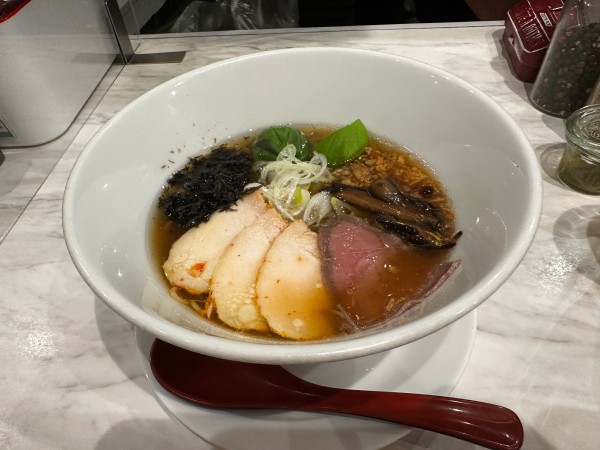 「牛骨醤油ラーメン」@ラーメンみなとやの写真