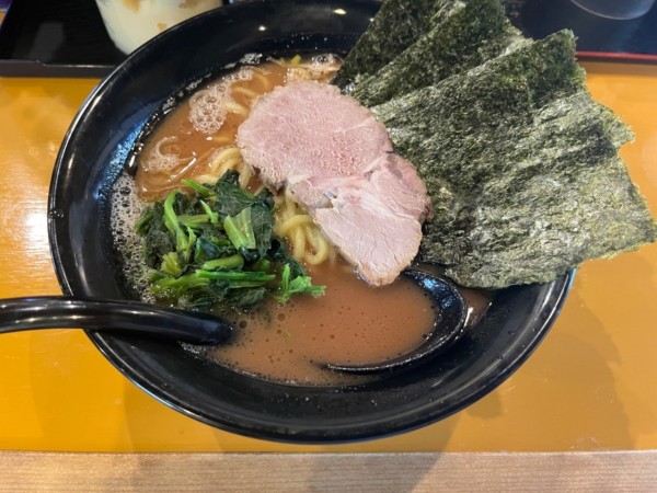 「ラーメン並800円」@横浜家系ラーメン 麺家福増の写真