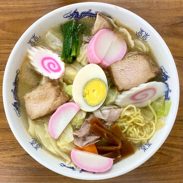 「五目ワンタンメン ¥800円(大盛+150円)」@新華餃子会館の写真