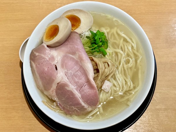 「半熟煮たまごしおラーメン + 替え玉」@麺処 絢の写真