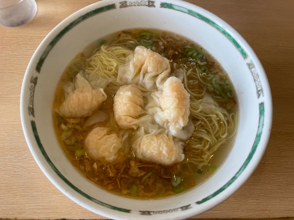 「海老ワンタン麺　￥１３００」@中国家庭料理 漓江の写真