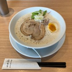 鶏白湯ラーメン　唐揚げセット　替え玉