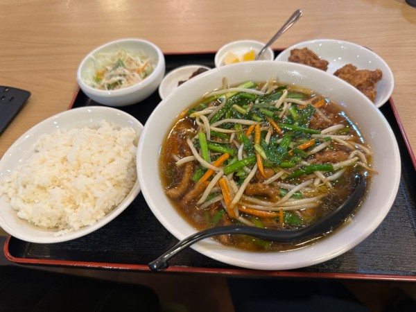 「豚肉・もやしラーメンセット880円」@創作中華料理 名采の写真