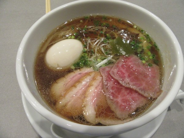 「鴨牛鶏ガラ醤油（１８８０円）＋味玉サービス」@麺 MIZUNOの写真