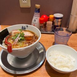 燕ラーメン　醤油　大盛り　900円