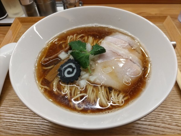 「炭火焼鯵煮干しそば」@銀座らぁ麺 しら石の写真