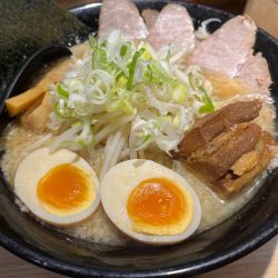 特製醤油豚骨ラーメン
