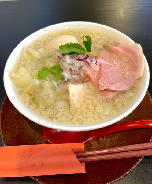 「特製背脂そば【白だし】」@手打ち正麺 Hachimitsuの写真