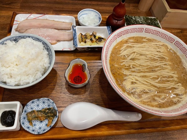 「とうもろこし定食」@炭火焼濃厚中華そば 大覇道の写真