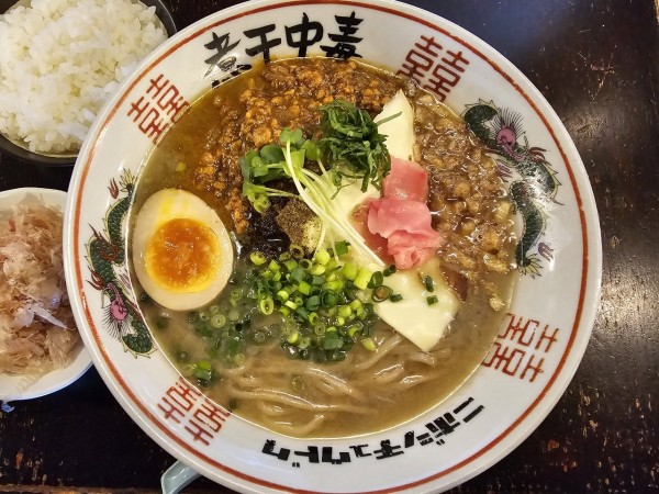 「【限定】チキンカレーラーメン　1000円」@煮干結社 弘前店の写真