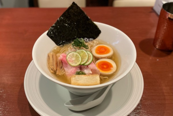 「【限定】「塩」冷やし煮干しらぁ麺 ¥1100」@酒肴場 屯の写真