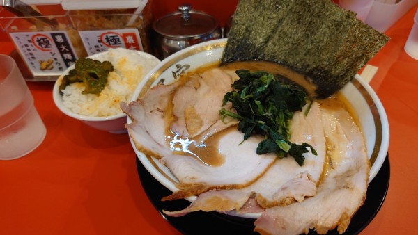 「チャーシュー麺&ライス」@家系ラーメン 裏大輝家 青物横丁店の写真