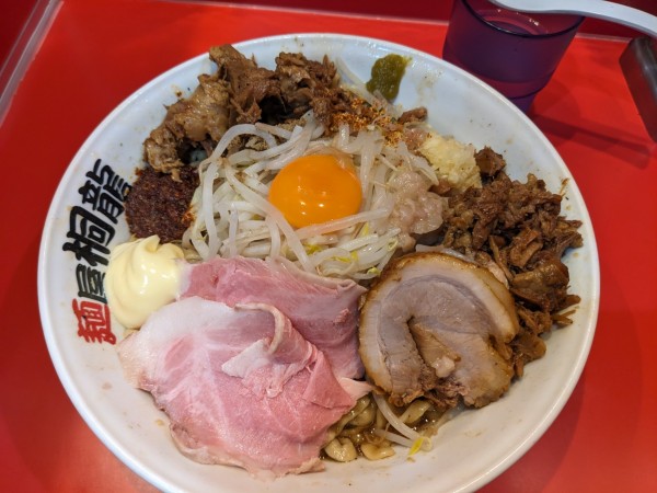 「【限定】ローストポークの油そば小➕ほぐし豚ダブル」@麺屋 桐龍の写真