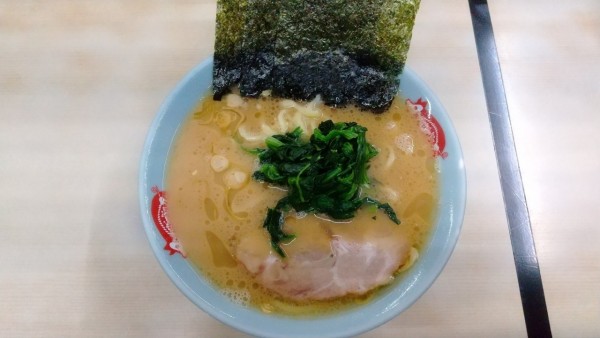 「ラーメン(並)、キクラゲ、メンマ」@横浜ラーメン 町田家 町田本店の写真
