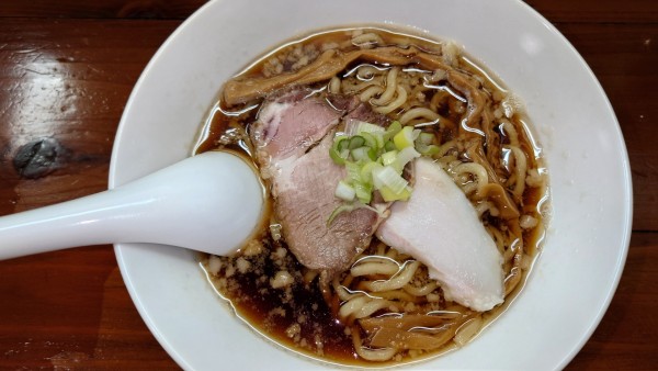 「醤油ラーメン　800円」@無化調煮干しらぁ麺 誠実の写真