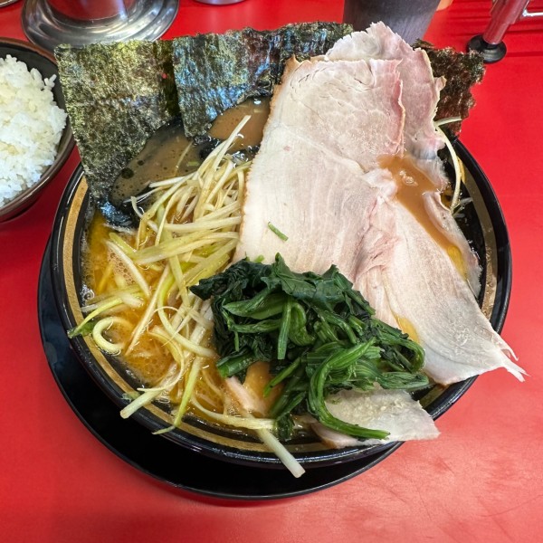 「ネギチャーシューメン(白/3枚)+ライス　¥1,200」@柏 王道家の写真