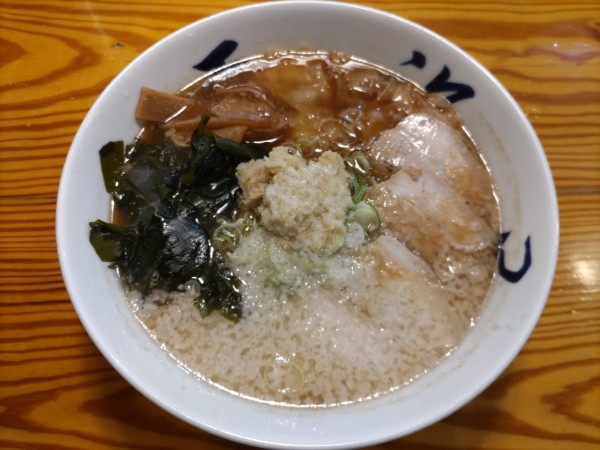 「背脂生姜ワンタンメン+もっきりビール」@五福星の写真