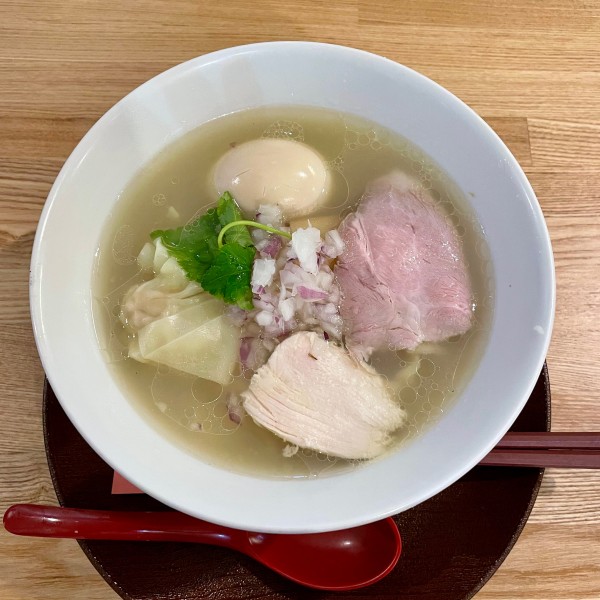 「醤油ワンタン麺（5個）」@らーめん穀雨の写真
