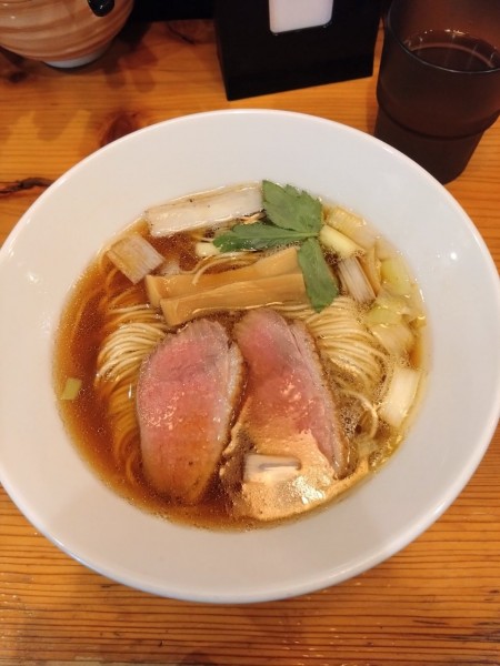 「鴨だし醤油ラーメン」@麺堂にしき 新宿歌舞伎町店の写真