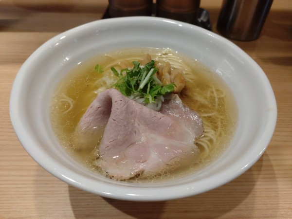 「鶏出汁塩ラーメン」@RAMEN 火影 produced by 麺処 ほん田の写真